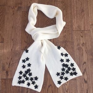 Beautiful NWT Banana Republic Scarf